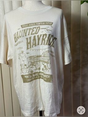 American Eagle Women's Oversized Halloween Graphic T-Shirt Color Cream Size L/XL